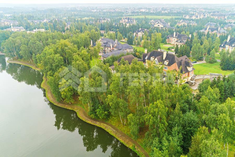 3-этажный коттедж 1 740 м² без отделки