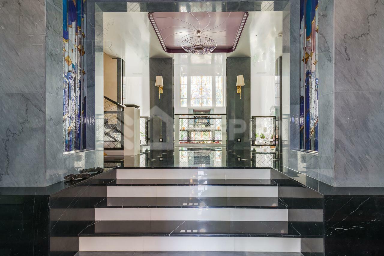 2-этажный коттедж 1 100 м² с отделкой