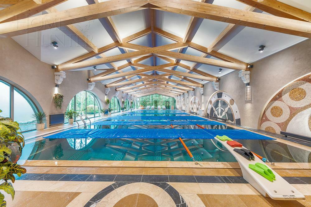 3-этажный коттедж 1 800 м² с отделкой