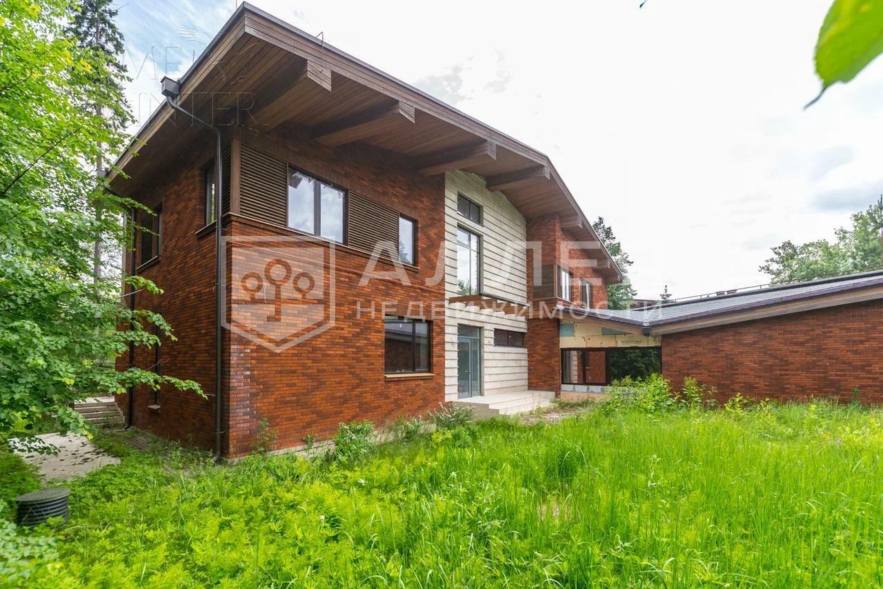 2-этажный коттедж 630 м² без отделки