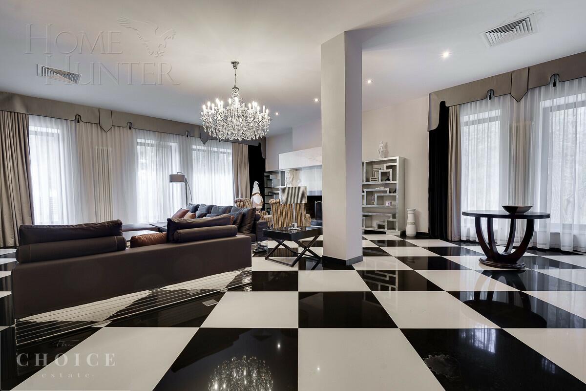 3-этажный коттедж 1 300 м² с отделкой