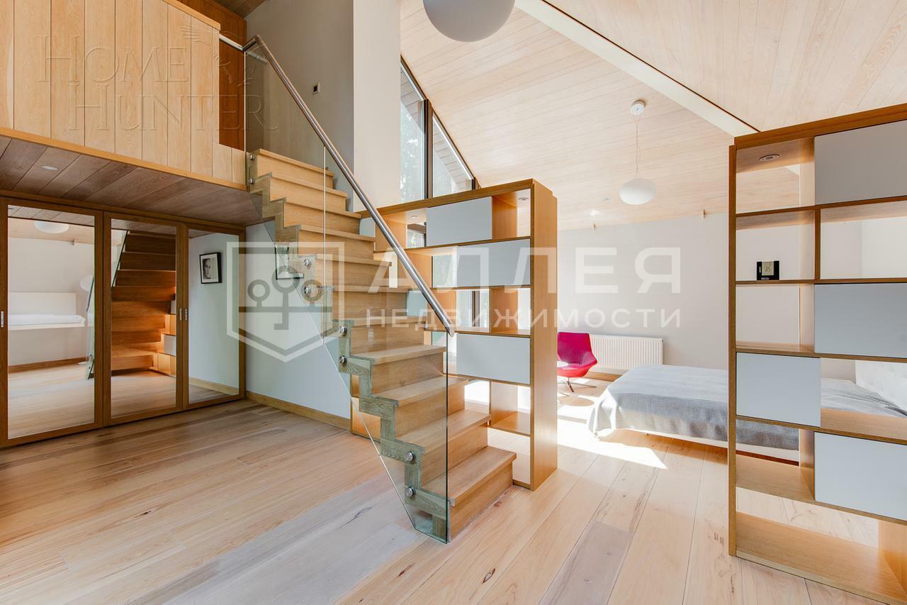 4-этажный коттедж 1 100 м² с отделкой