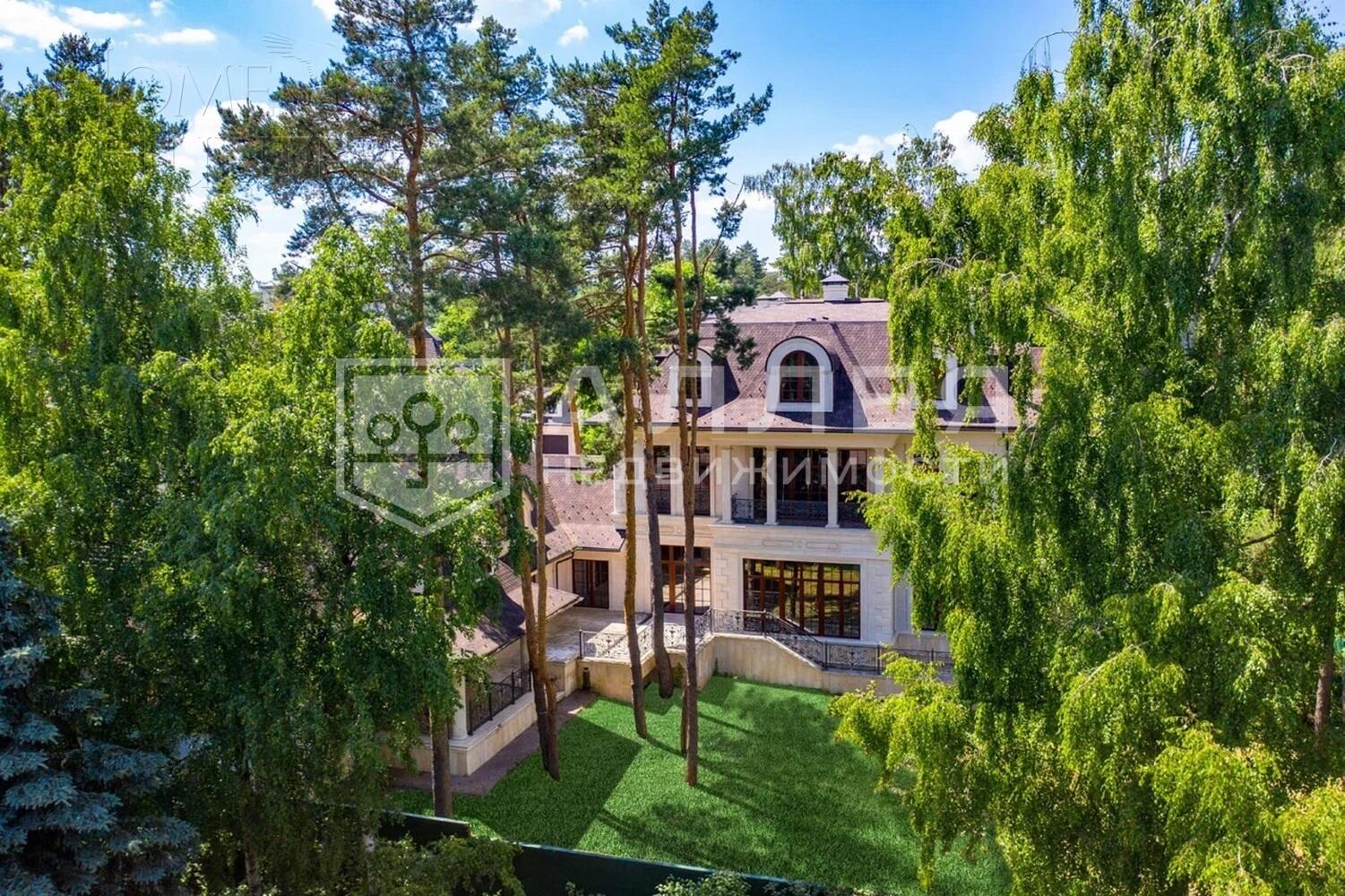 3-этажный коттедж 1 200 м² без отделки