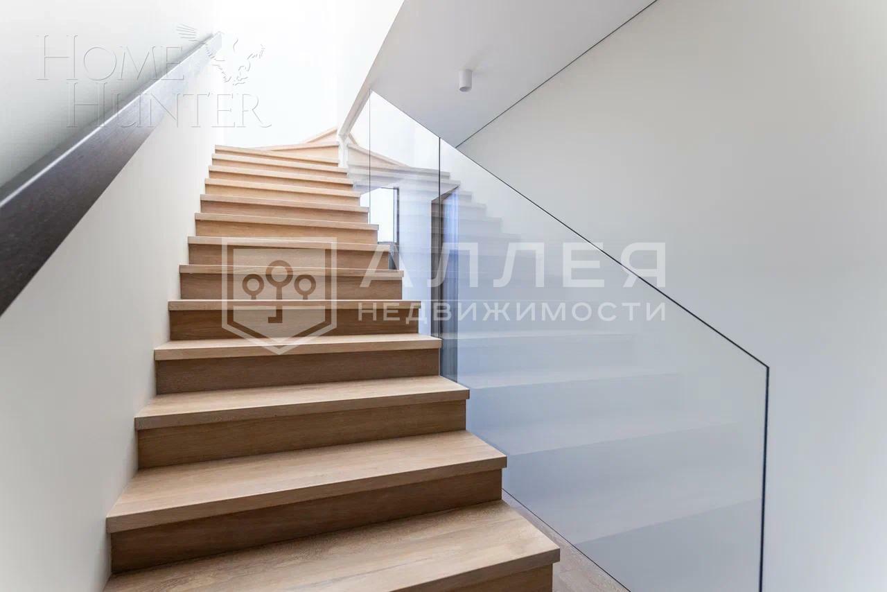 3-этажный таунхаус 244 м² с отделкой