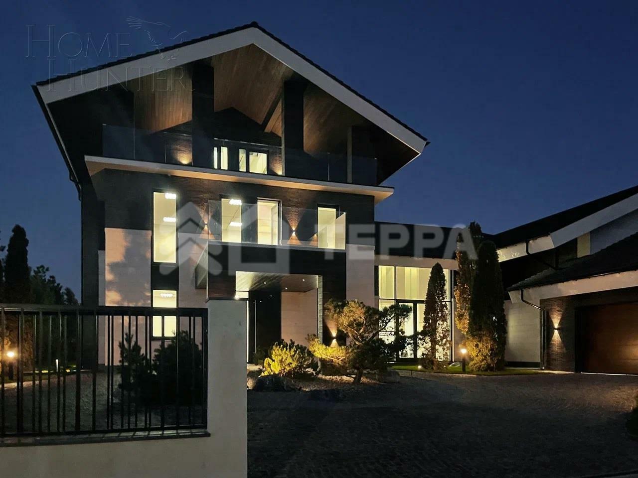 3-этажный коттедж 1 770 м² без отделки