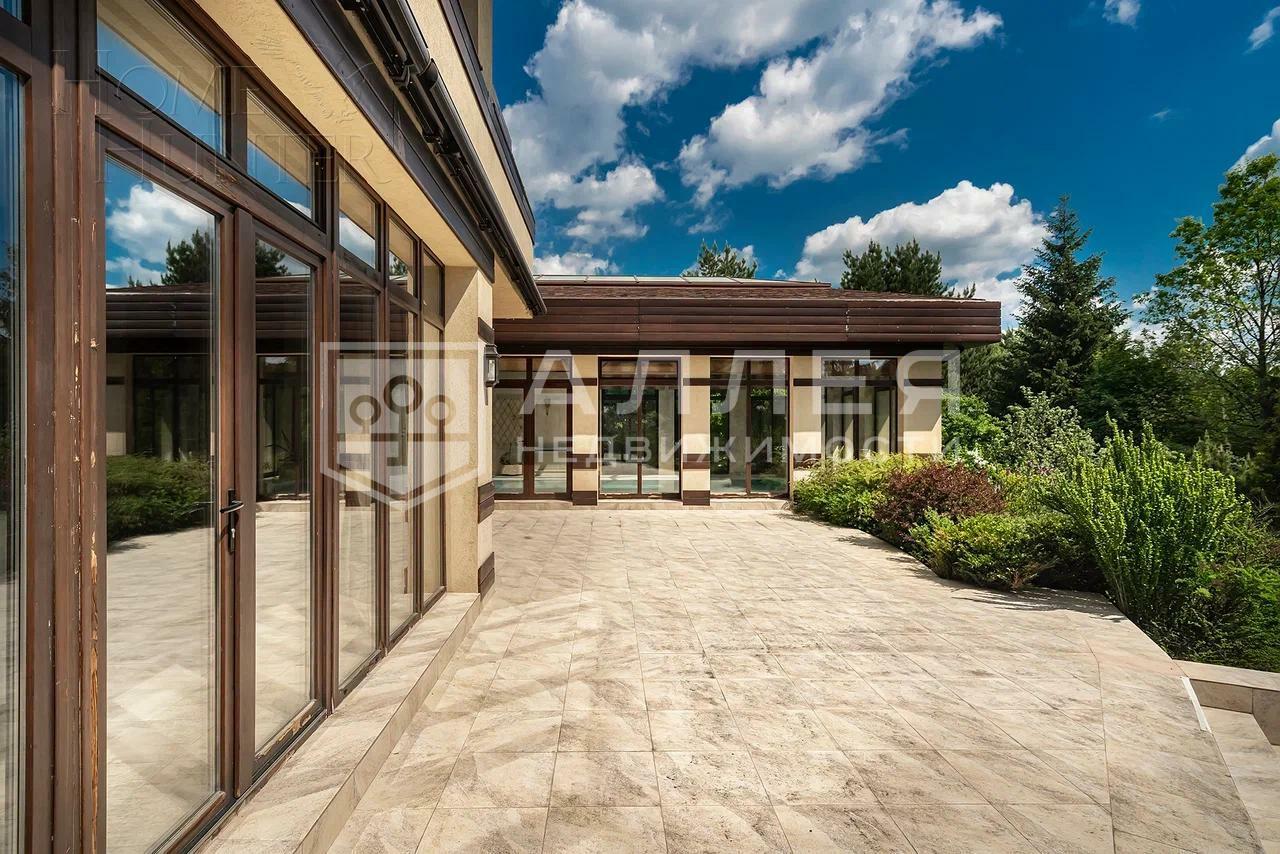 2-этажный коттедж 750 м² с отделкой