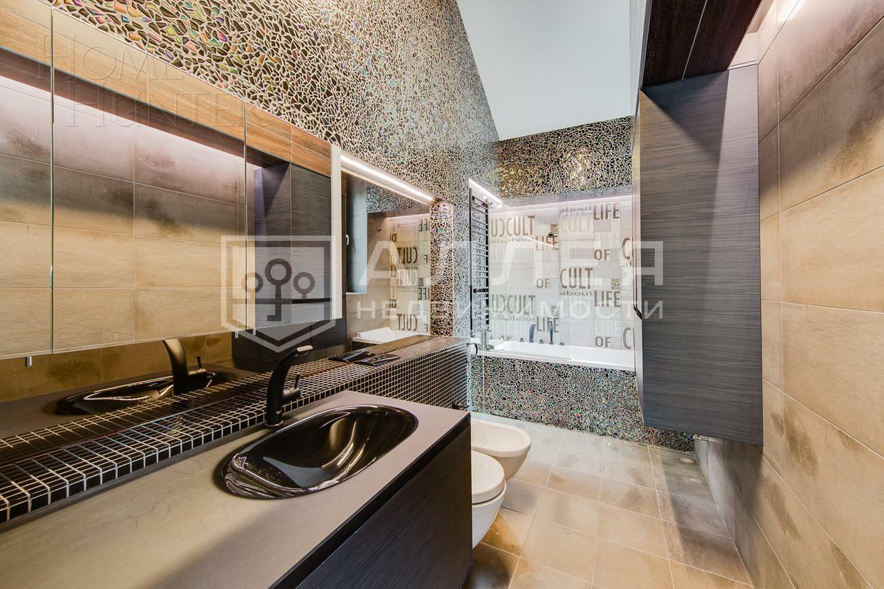 4-этажный коттедж 1 100 м² с отделкой