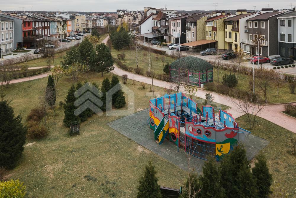 3-этажный таунхаус 200 м² с отделкой