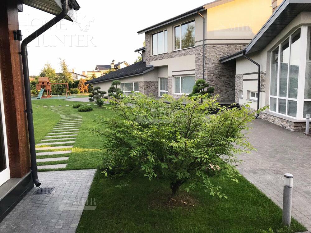 2-этажный коттедж 1 700 м² без отделки