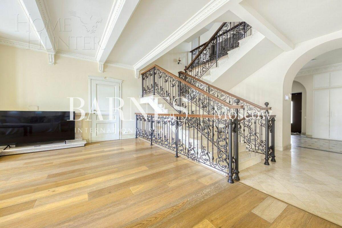 3-этажный коттедж 1 000 м² с отделкой