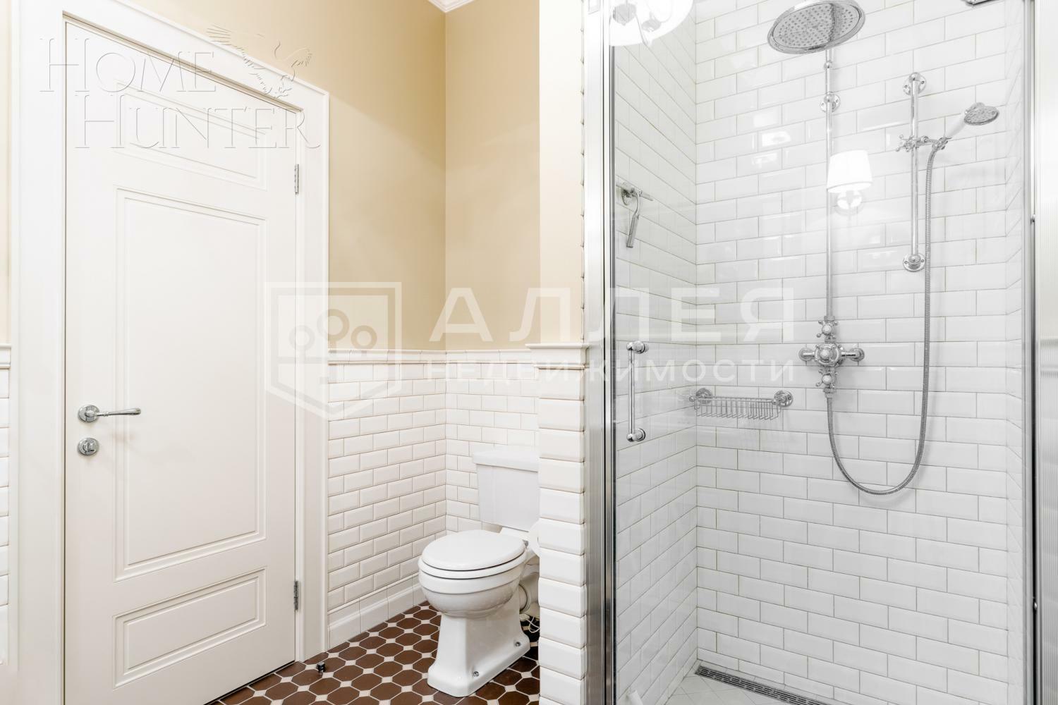 3-этажный таунхаус 300 м² с отделкой