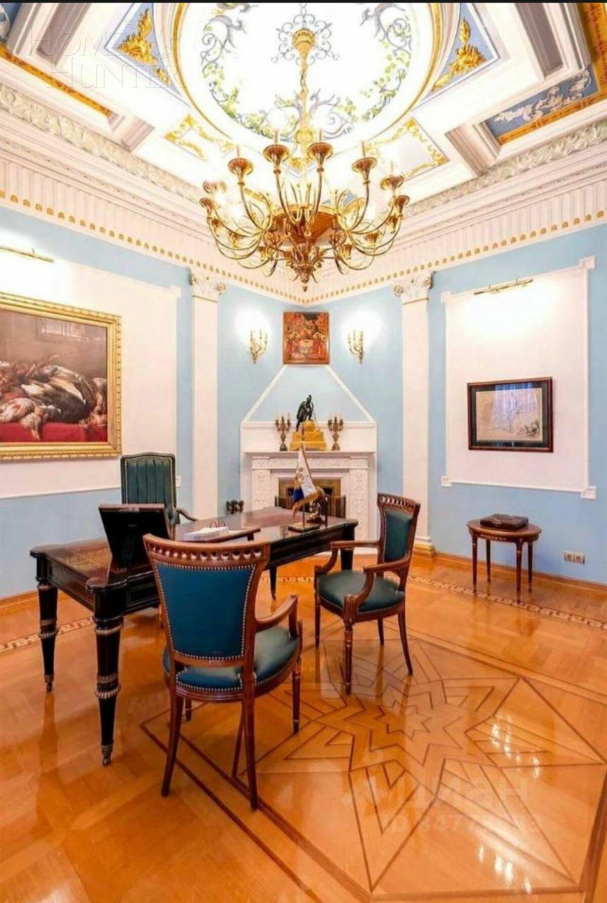 3-этажный коттедж 1 600 м² с отделкой