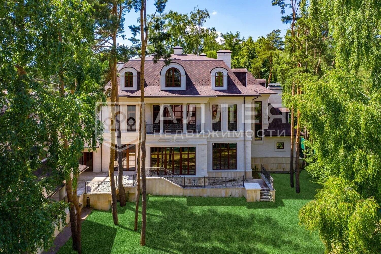 3-этажный коттедж 1 200 м² без отделки