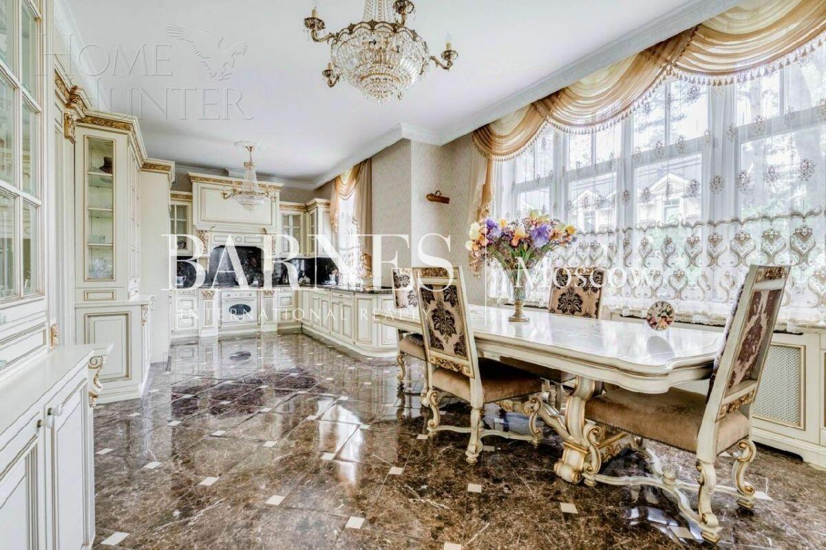 3-этажный коттедж 580 м² с отделкой