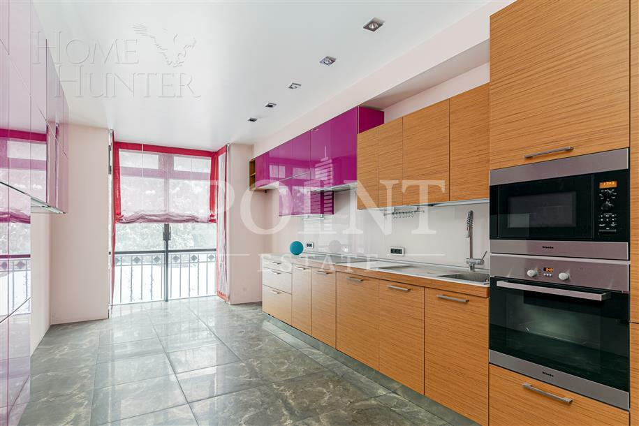 3-этажный таунхаус 350 м² с отделкой