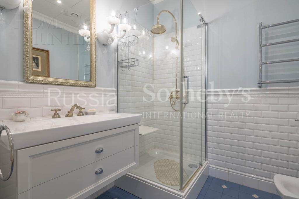 5-КОМН. КВАРТИРА С ОТДЕЛКОЙ 240 М² НА 3 ЭТАЖЕ