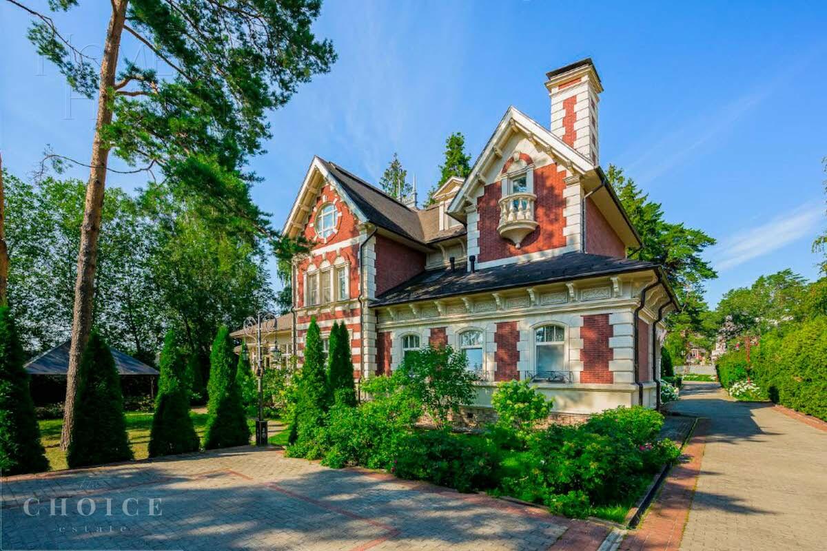 3-этажный коттедж 580 м² с отделкой