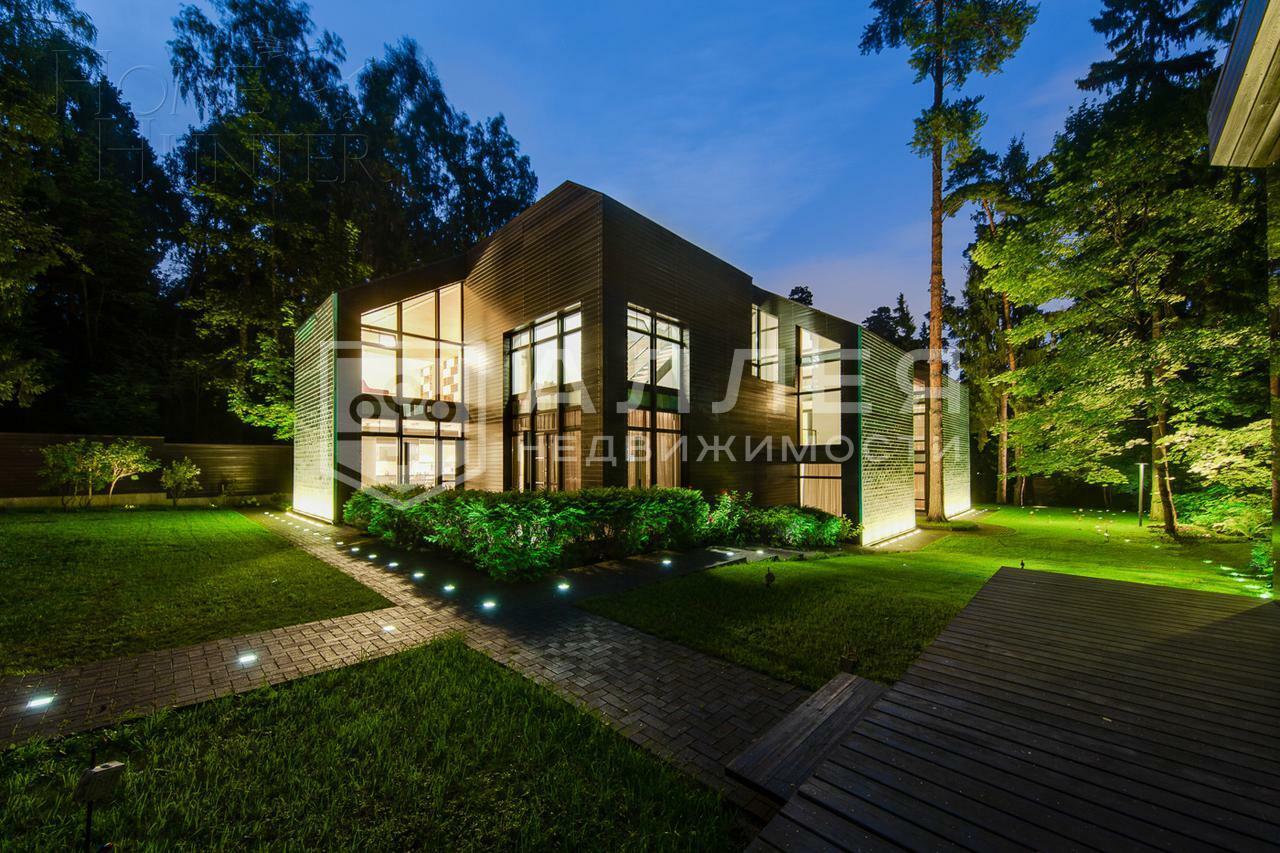 4-этажный коттедж 1 100 м² с отделкой