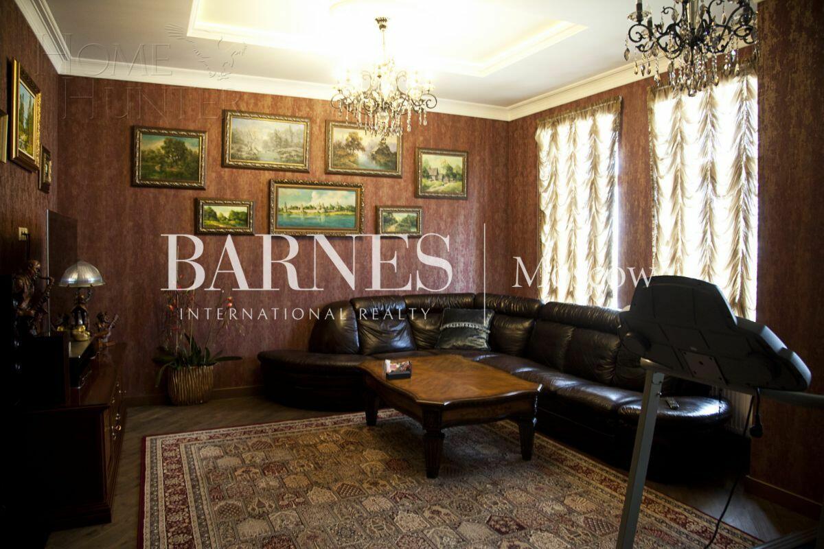 4-этажный таунхаус 320 м² с отделкой