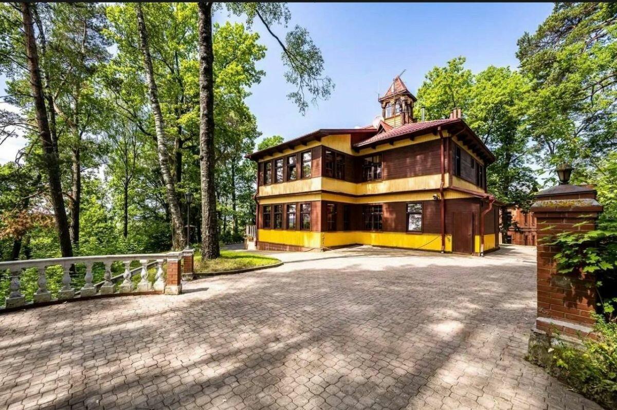 3-этажный коттедж 1 600 м² с отделкой