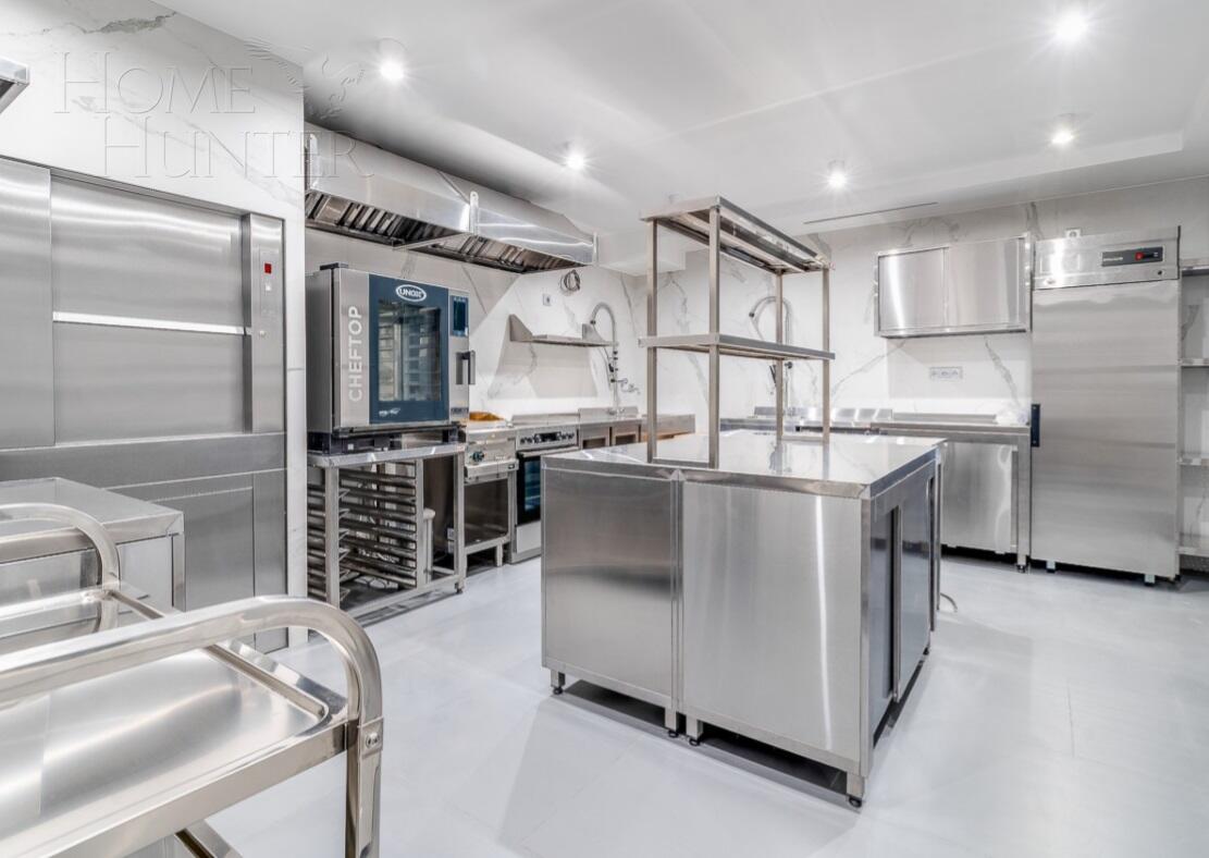 2-этажный коттедж 1 400 м² с отделкой