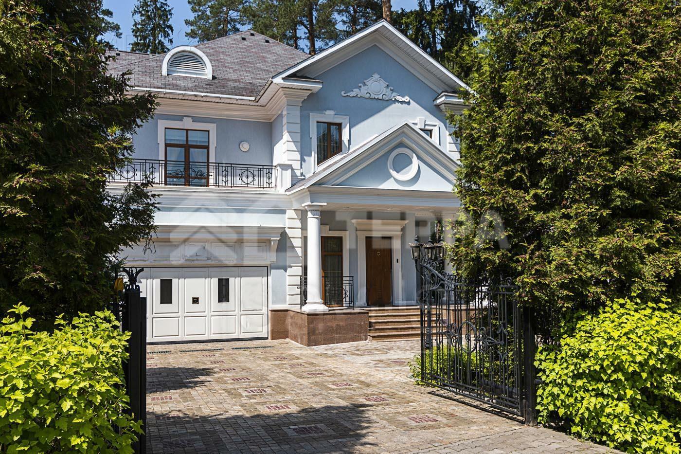 2-этажный коттедж 782.7 м² с отделкой