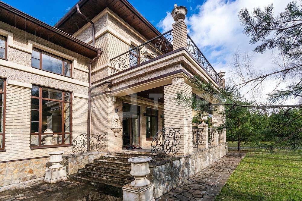 2-этажный коттедж 1 000 м² с отделкой