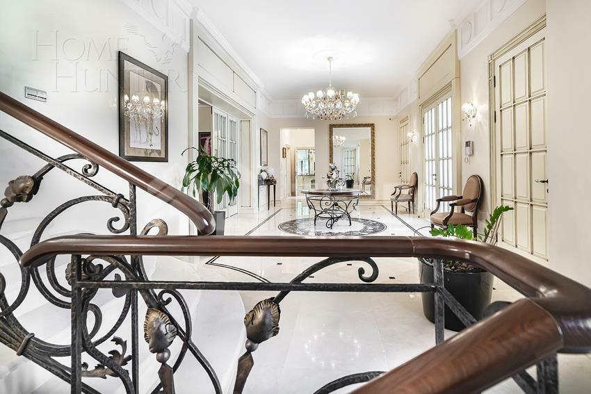 2-этажный коттедж 850 м² с отделкой