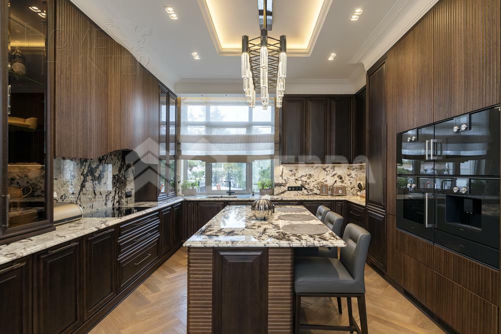 3-этажный коттедж 1 100 м² с отделкой