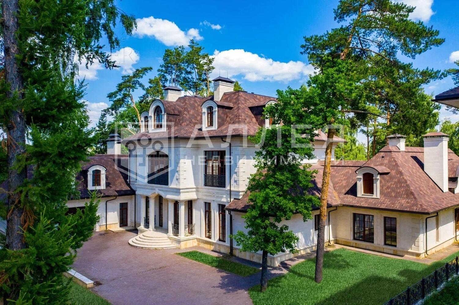 3-этажный коттедж 1 200 м² без отделки