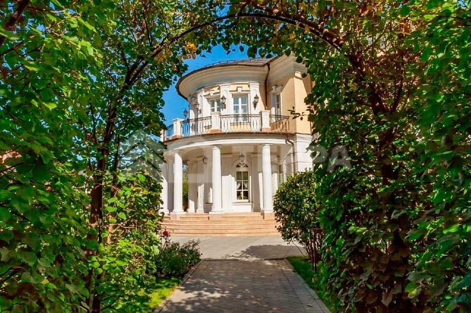 КОТТЕДЖ 1 800 м² с отделкой