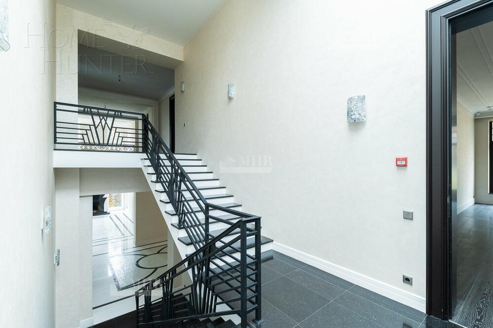 2-этажный коттедж 1 372 м² с отделкой