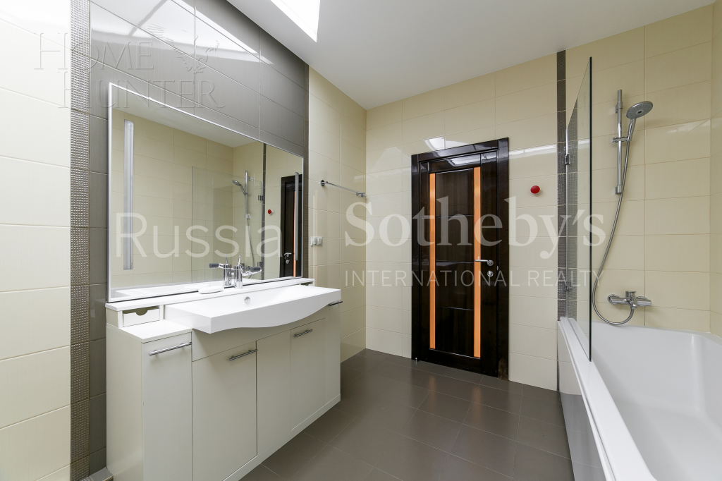 3-КОМН. КВАРТИРА С ОТДЕЛКОЙ 131 М² НА 4 ЭТАЖЕ