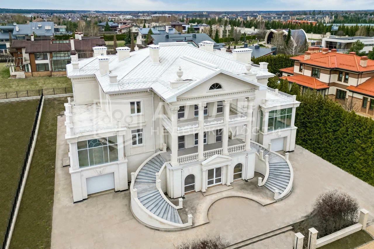 3-этажный коттедж 1 532 м² без отделки