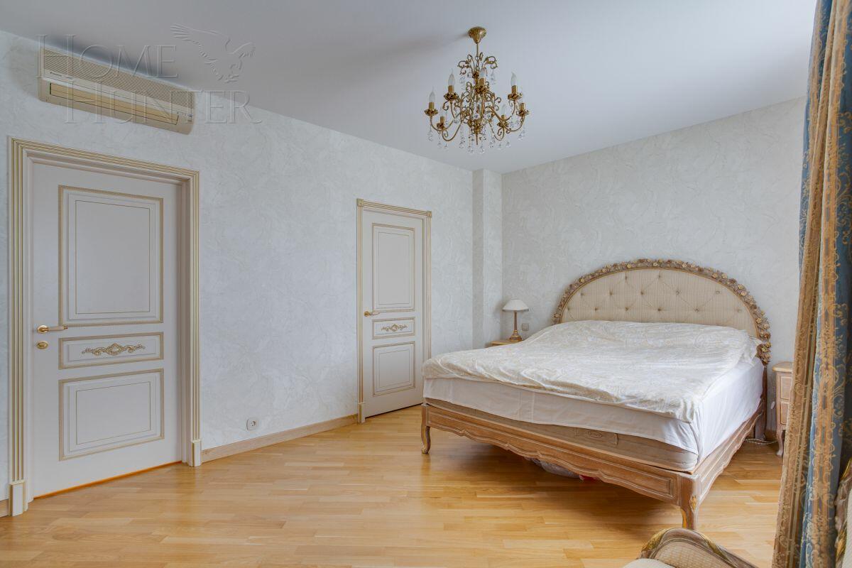 3-этажный таунхаус 300 м² с отделкой