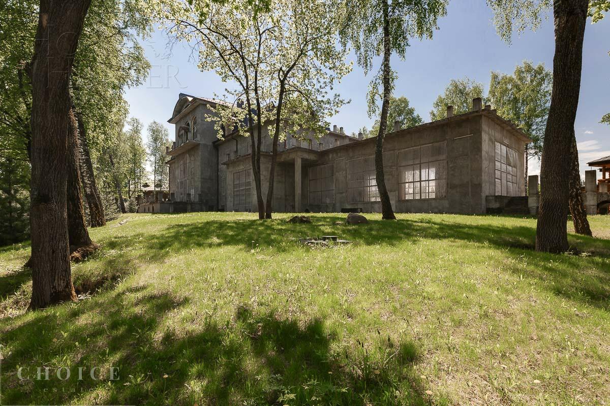 3-этажный коттедж 2 350 м² без отделки