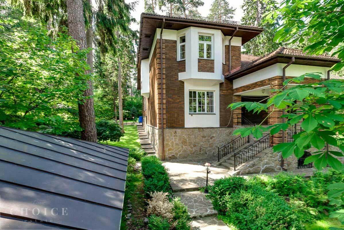 2-этажный коттедж 550 м² с отделкой