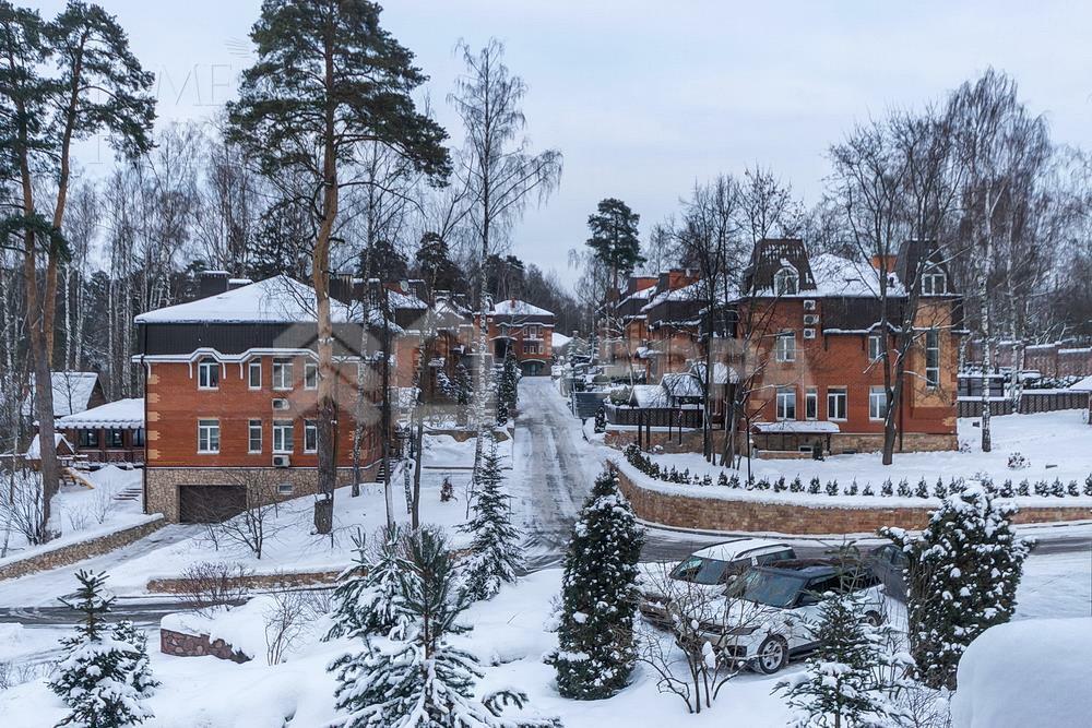 3-этажный коттедж 450 м² с отделкой