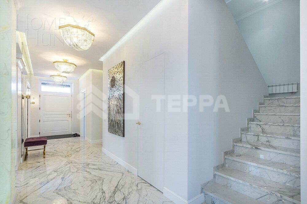 3-этажный коттедж 550 м² с отделкой