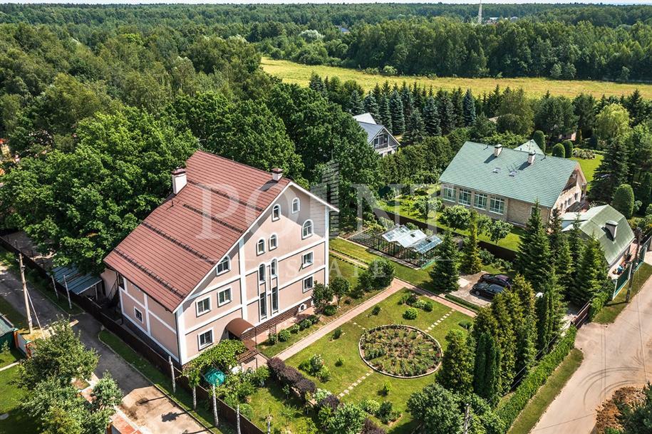 3-этажный коттедж 850 м² с отделкой