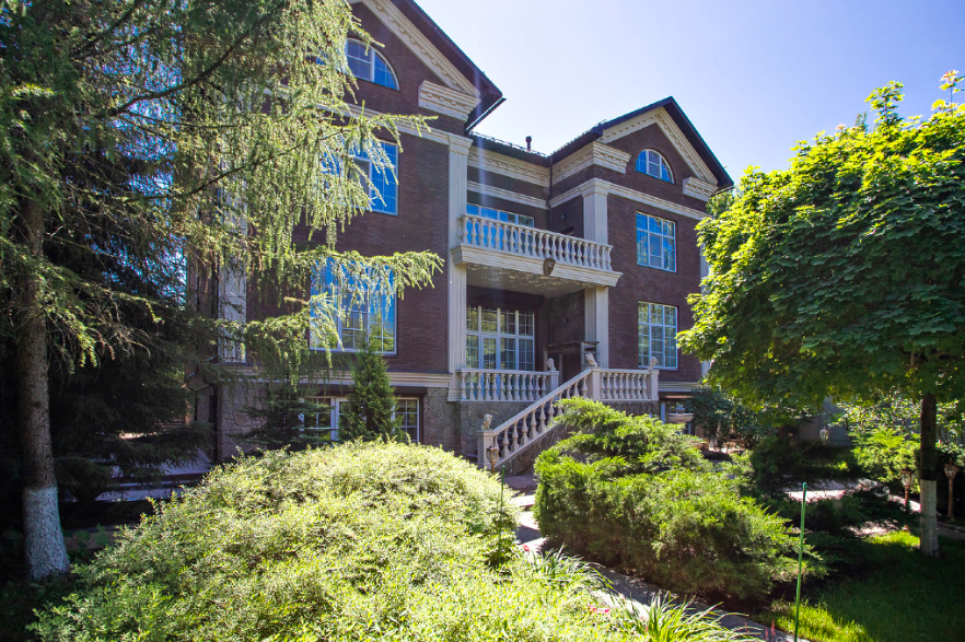 2-этажный коттедж 1 200 м² с отделкой