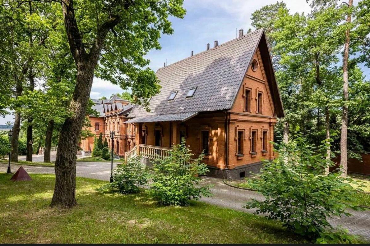 3-этажный коттедж 1 600 м² с отделкой