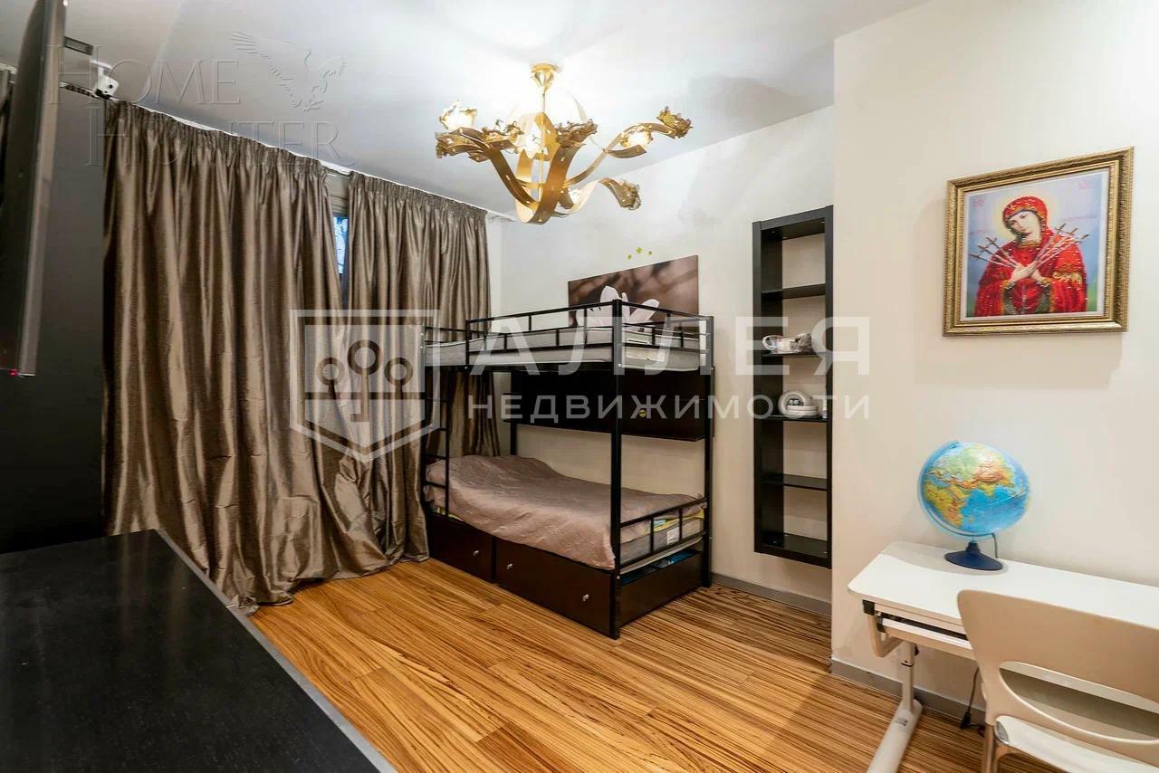 3-этажный таунхаус 350 м² с отделкой