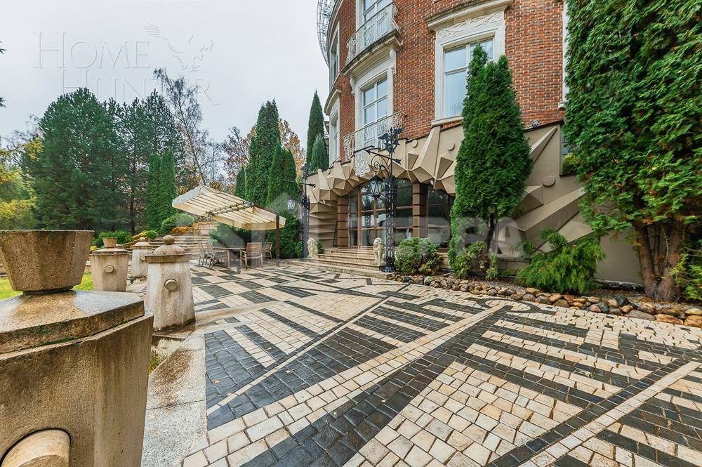 3-этажный коттедж 1 800 м² с отделкой