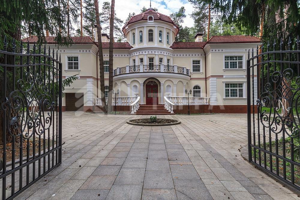 2-этажный коттедж 1 250 м² с отделкой