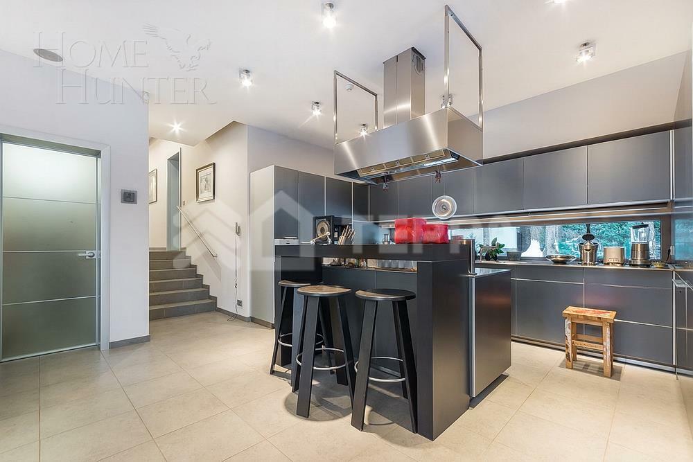 2-этажный коттедж 1 622 м² с отделкой