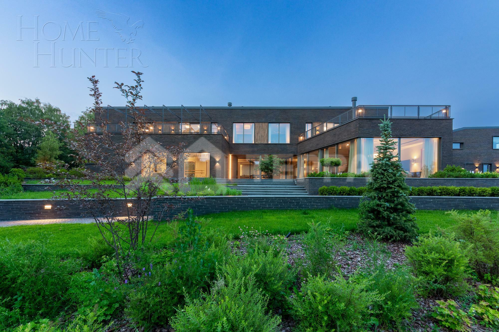 2-этажный коттедж 2 325 м² с отделкой