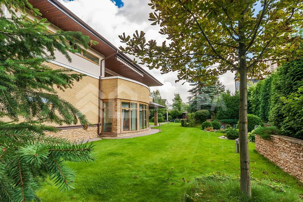 2-этажный коттедж 1 200 м² с отделкой