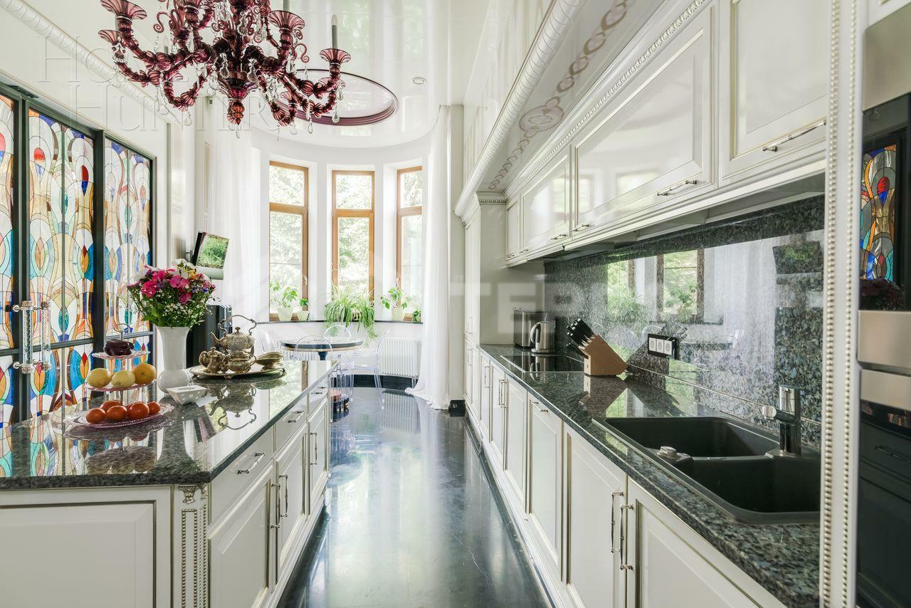 2-этажный коттедж 1 100 м² с отделкой