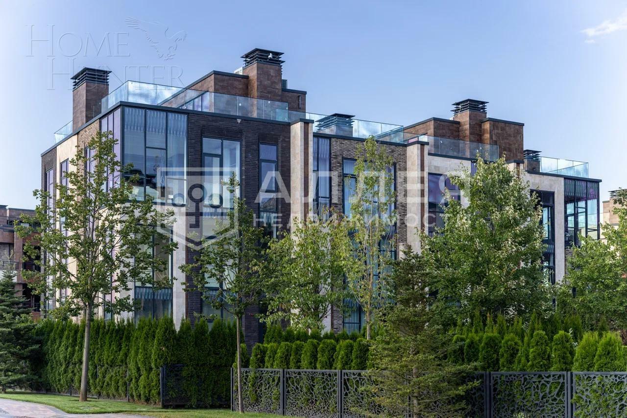 3-этажный таунхаус 244 м² с отделкой